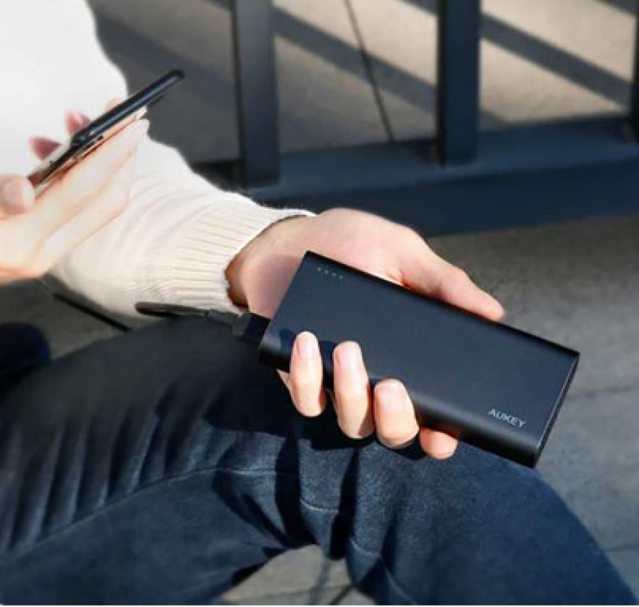 aukey-pb-xd13-20000mah-power-bank-2